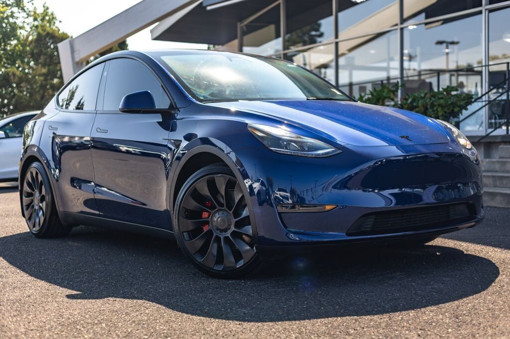 2024 TESLA Model Y