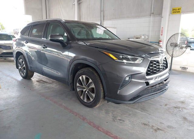 2021 TOYOTA Highlander