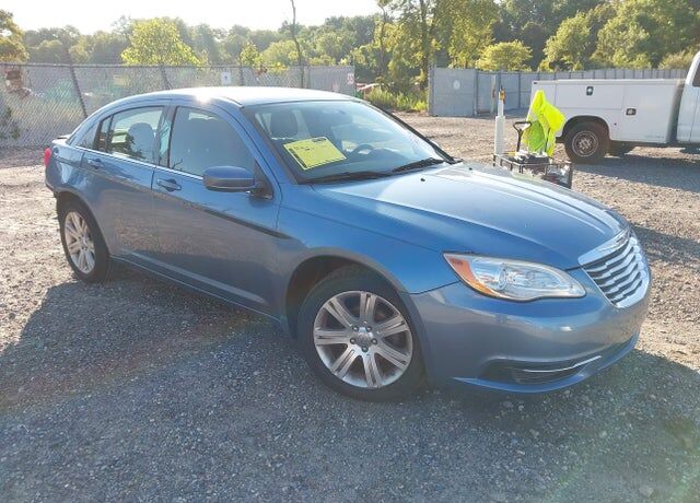 2011 CHRYSLER 200