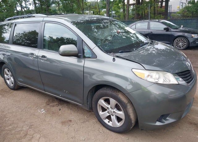 2014 TOYOTA Sienna