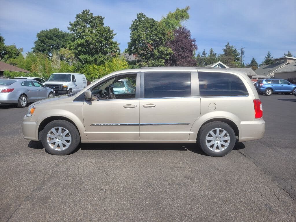 2015 CHRYSLER Town and Country