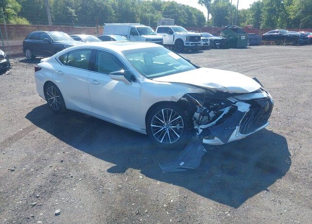 2023 LEXUS ES