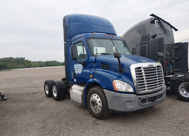 2015 FREIGHTLINER Cascadia