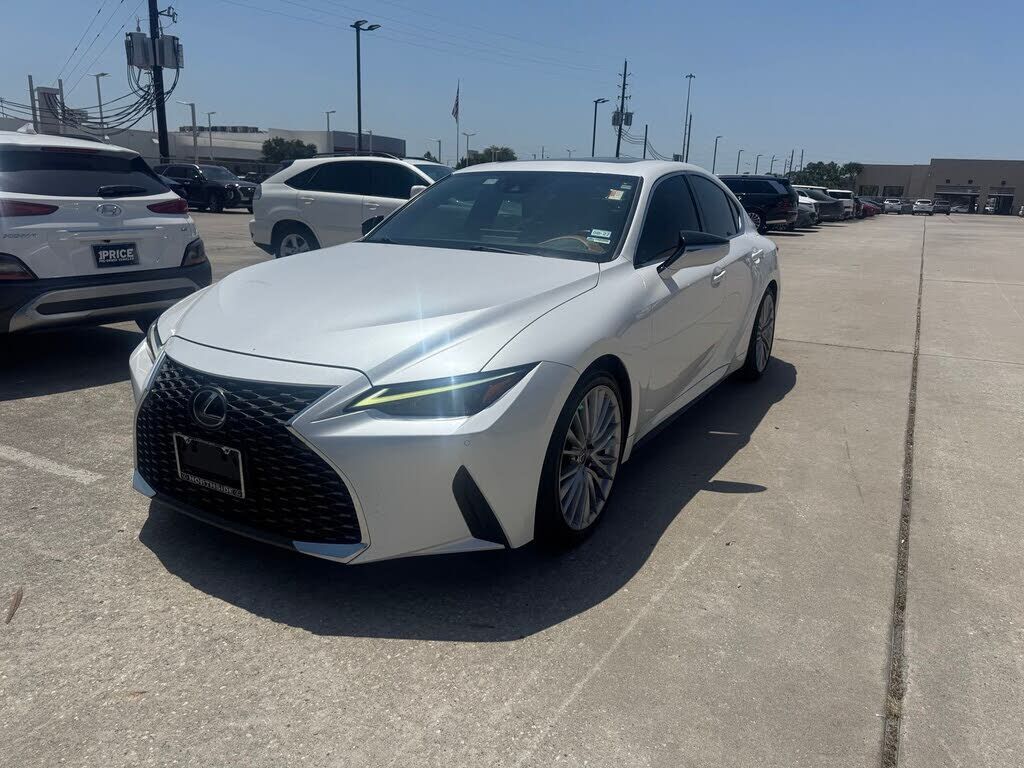 2022 LEXUS IS