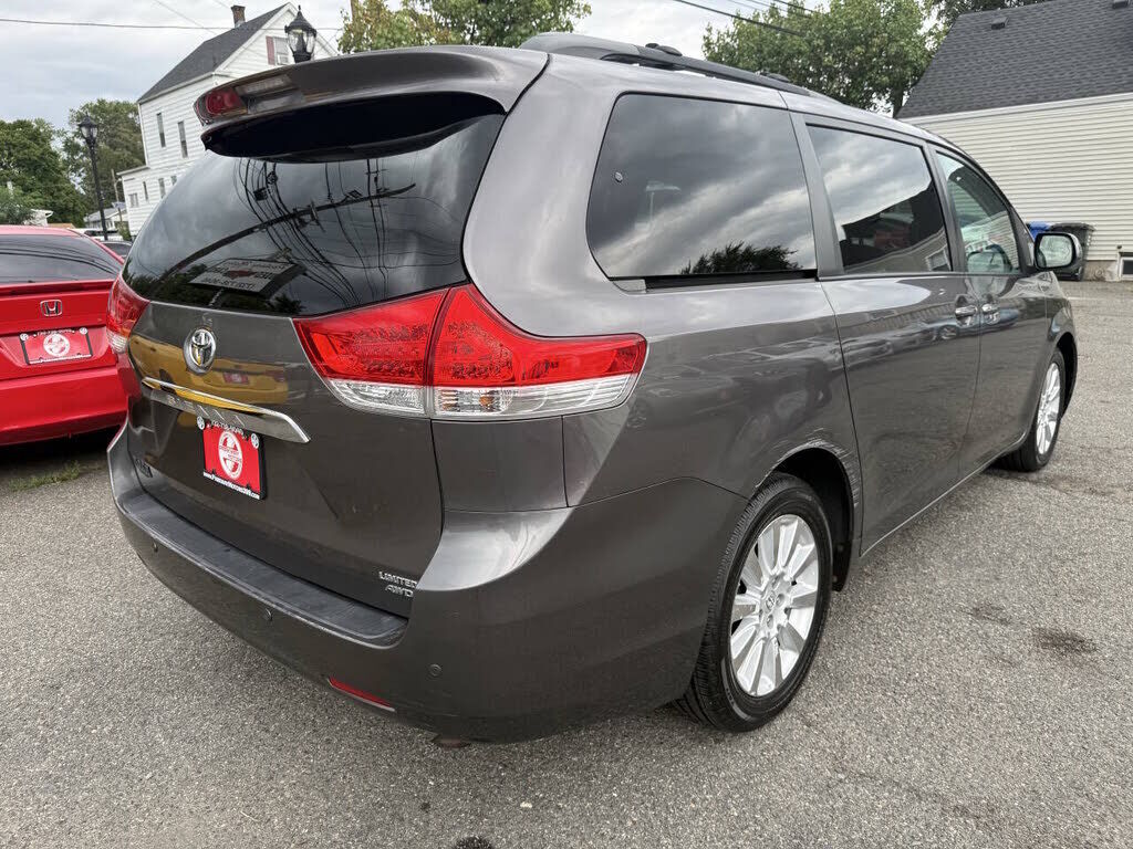 2012 TOYOTA Sienna