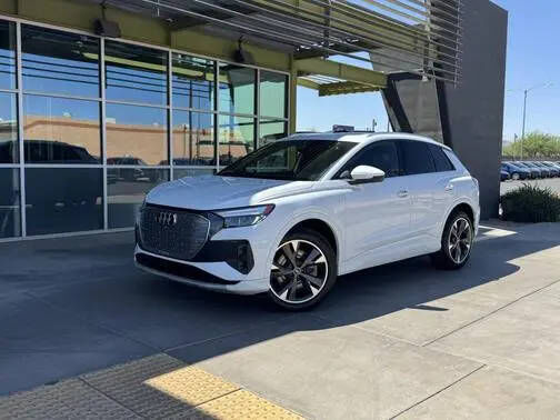 2022 AUDI Q4