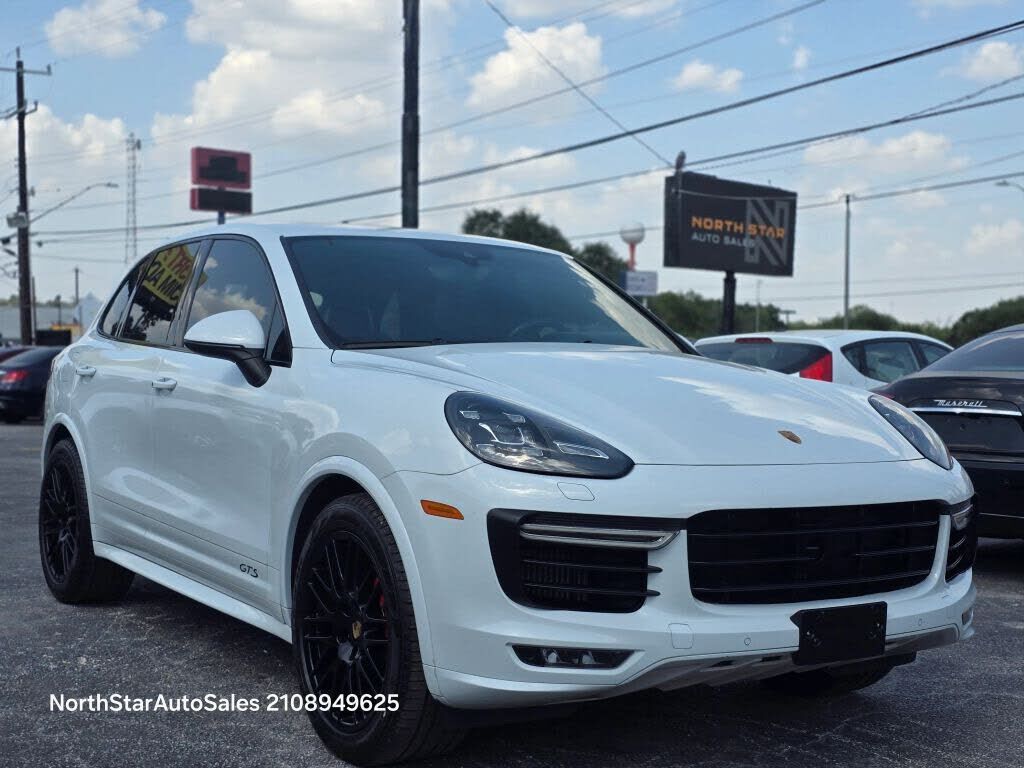 2017 PORSCHE Cayenne