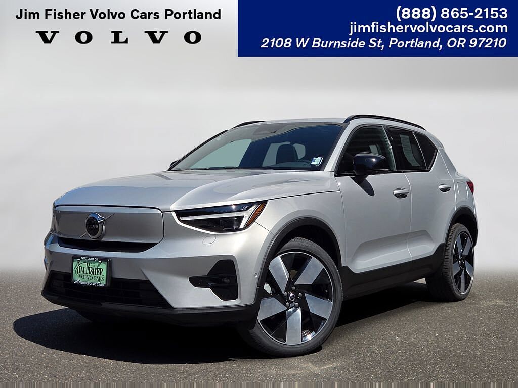 2023 VOLVO XC40