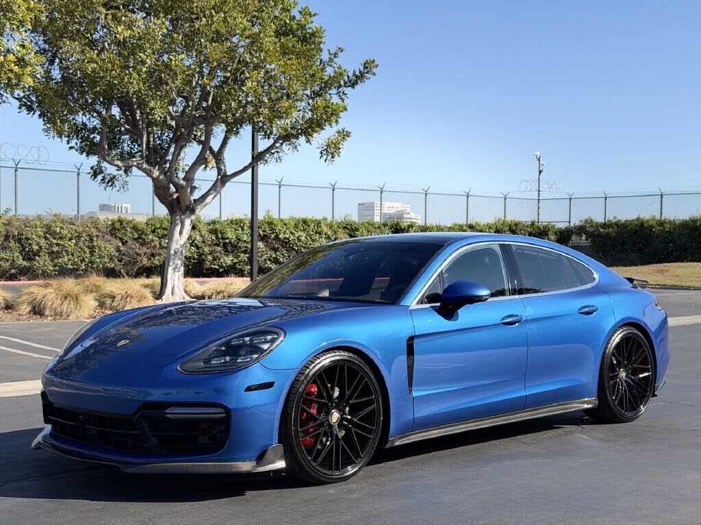 2017 PORSCHE Panamera
