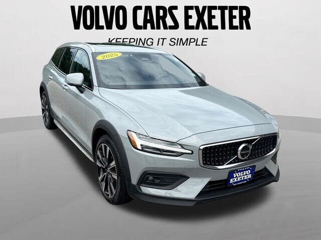2025 VOLVO V60CC