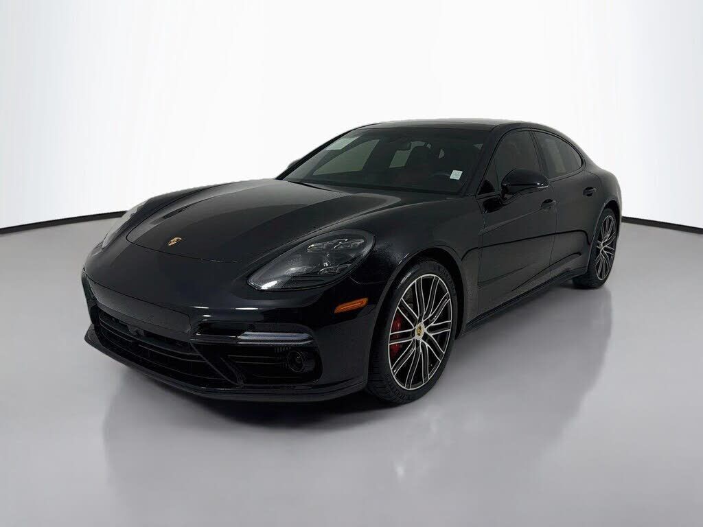 2018 PORSCHE Panamera