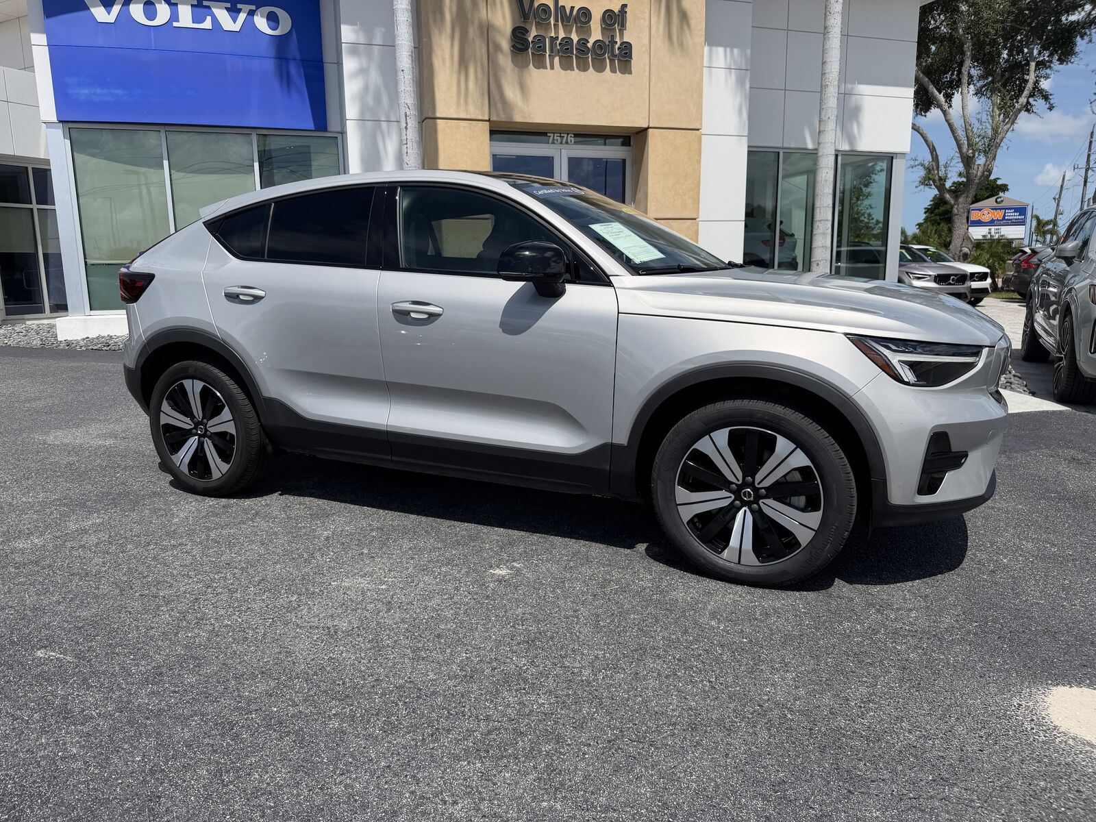 2023 VOLVO C40