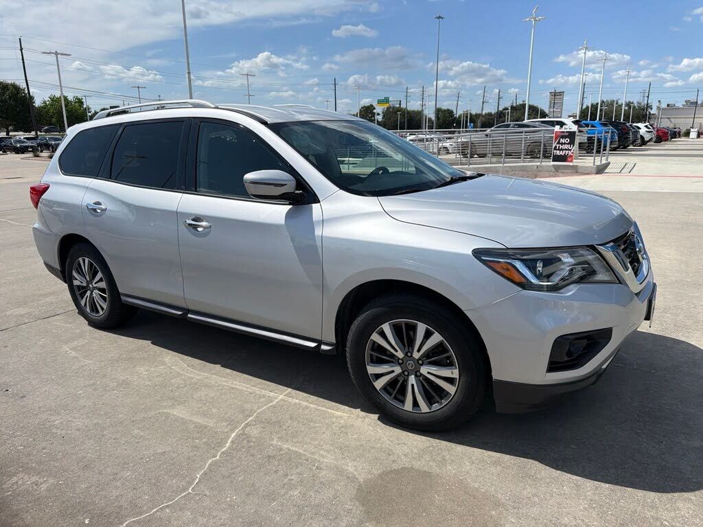 2017 NISSAN Pathfinder