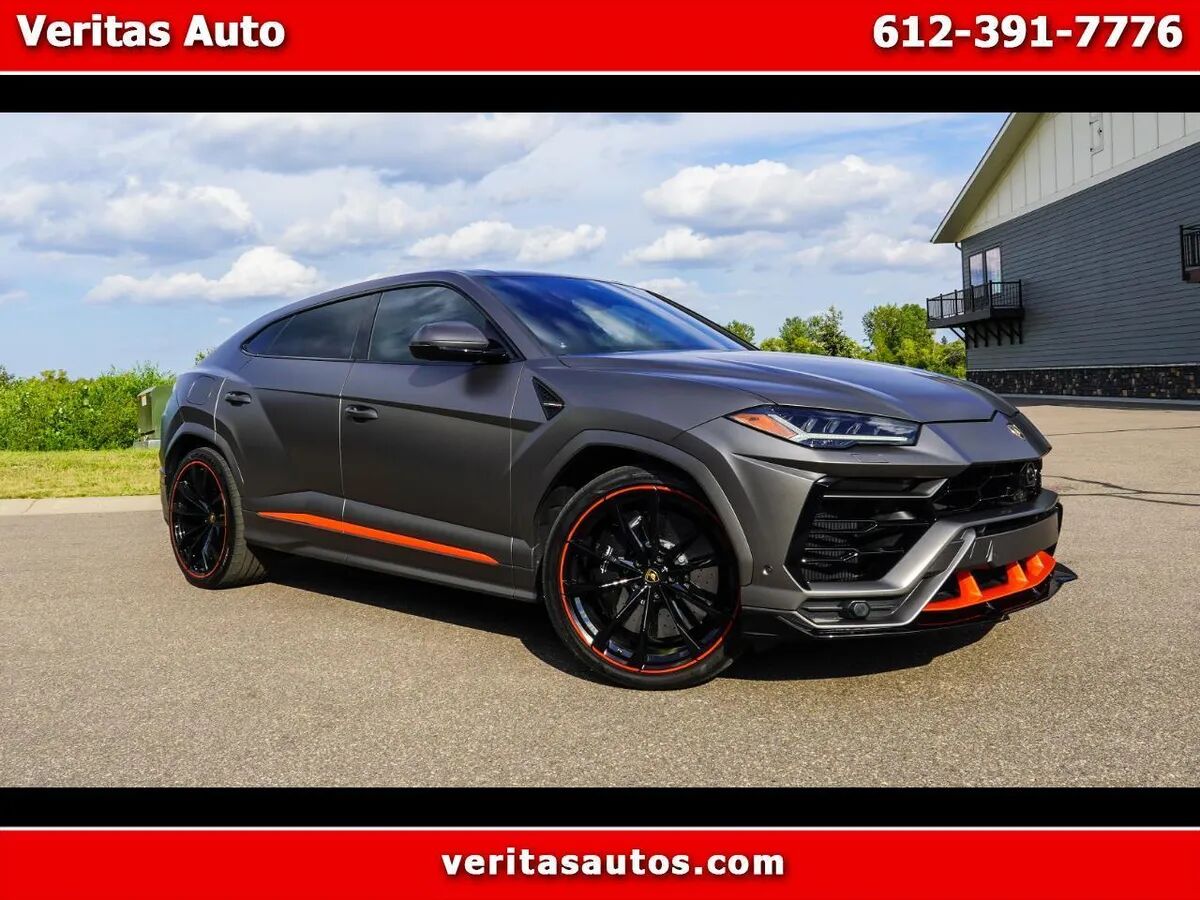 2022 LAMBORGHINI URUS