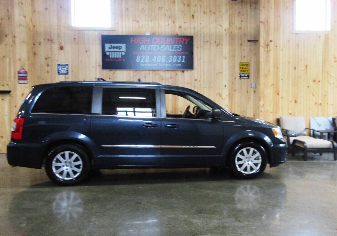 2014 CHRYSLER Town and Country