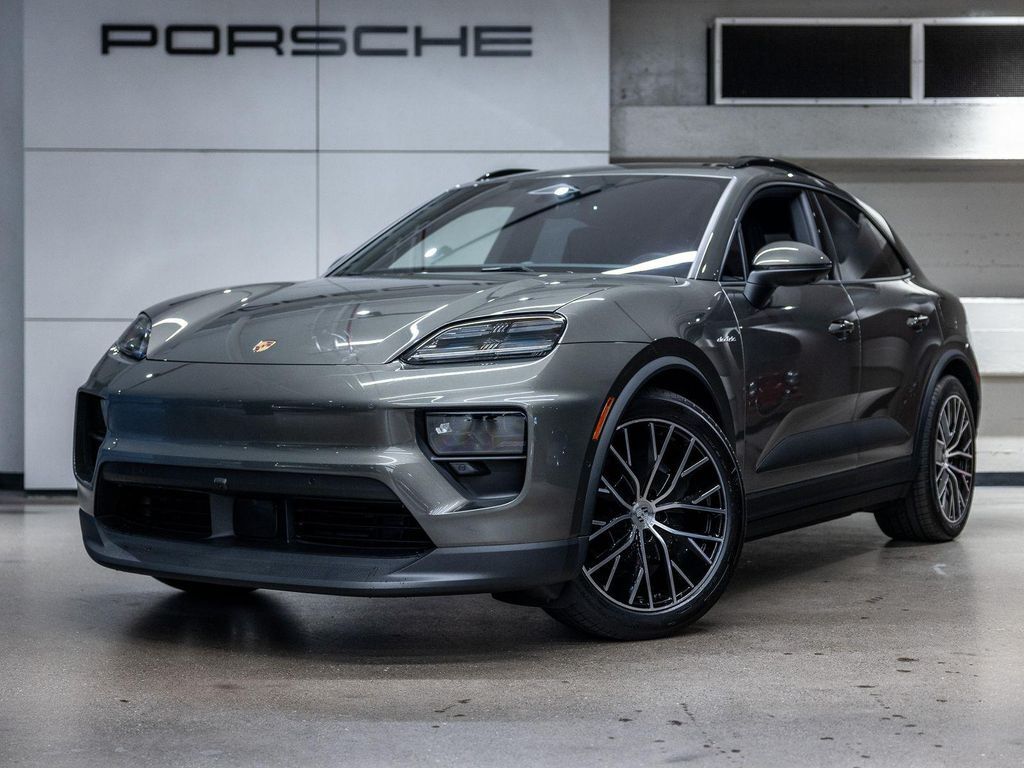 2025 PORSCHE Macan