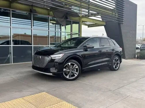 2022 AUDI Q4