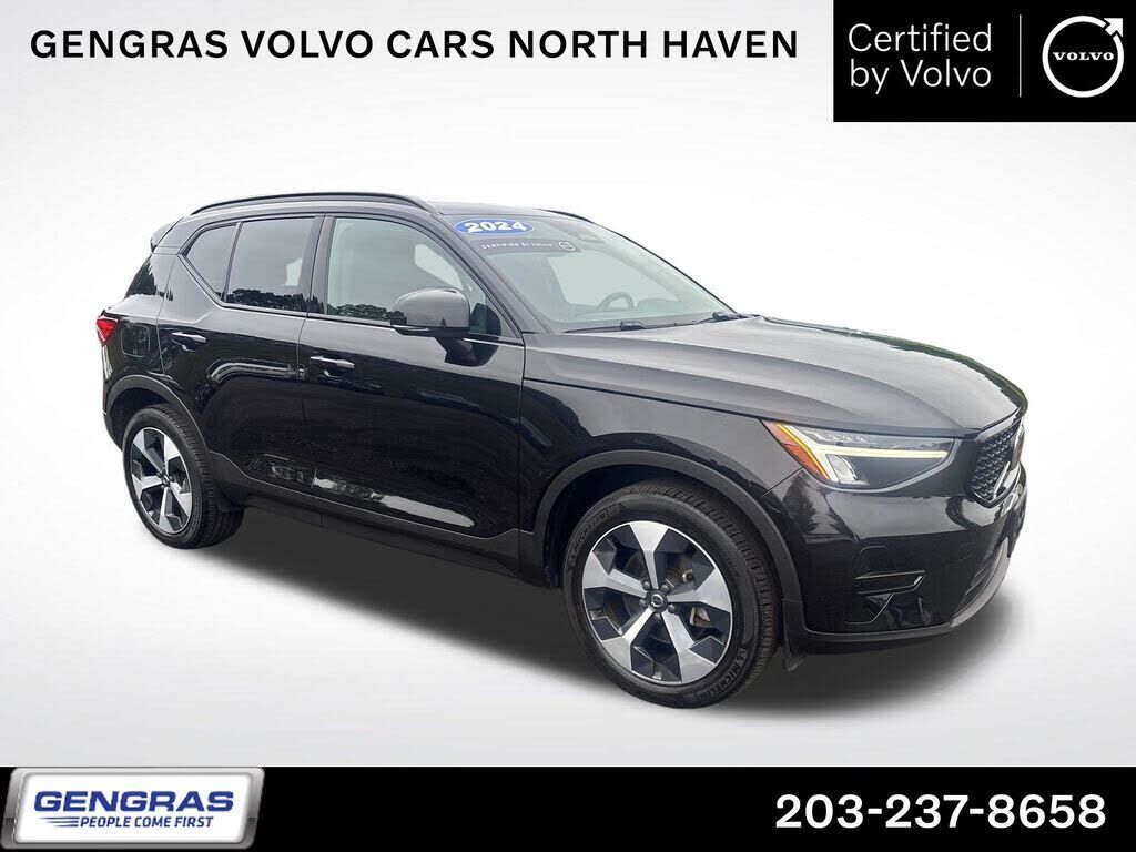 2024 VOLVO XC40