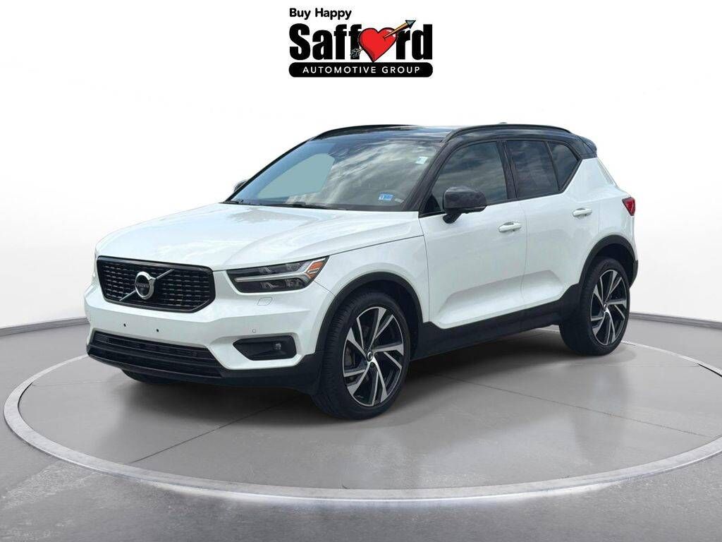 2020 VOLVO XC40