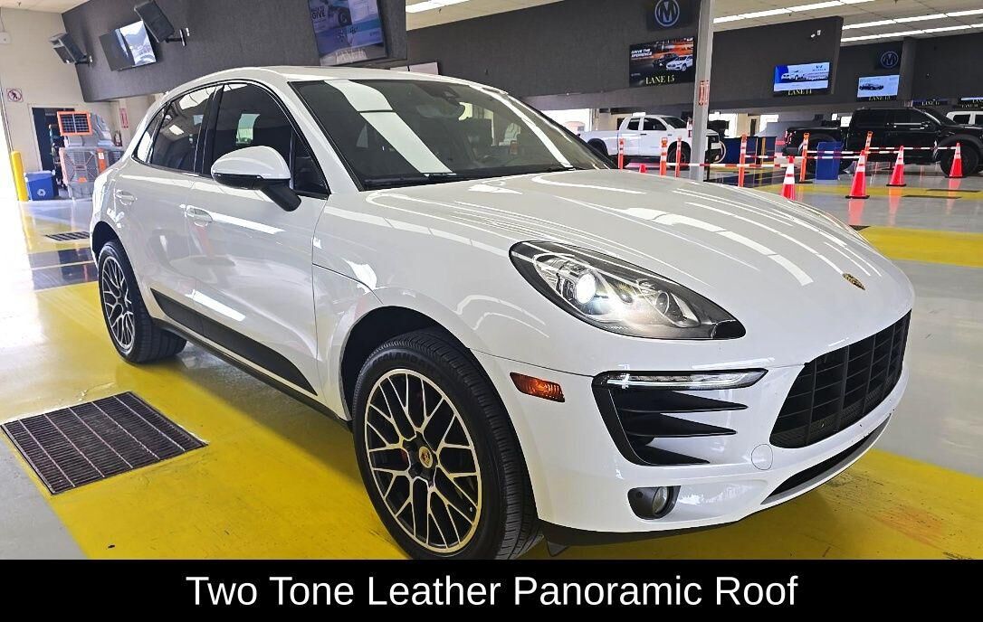 2017 PORSCHE Macan