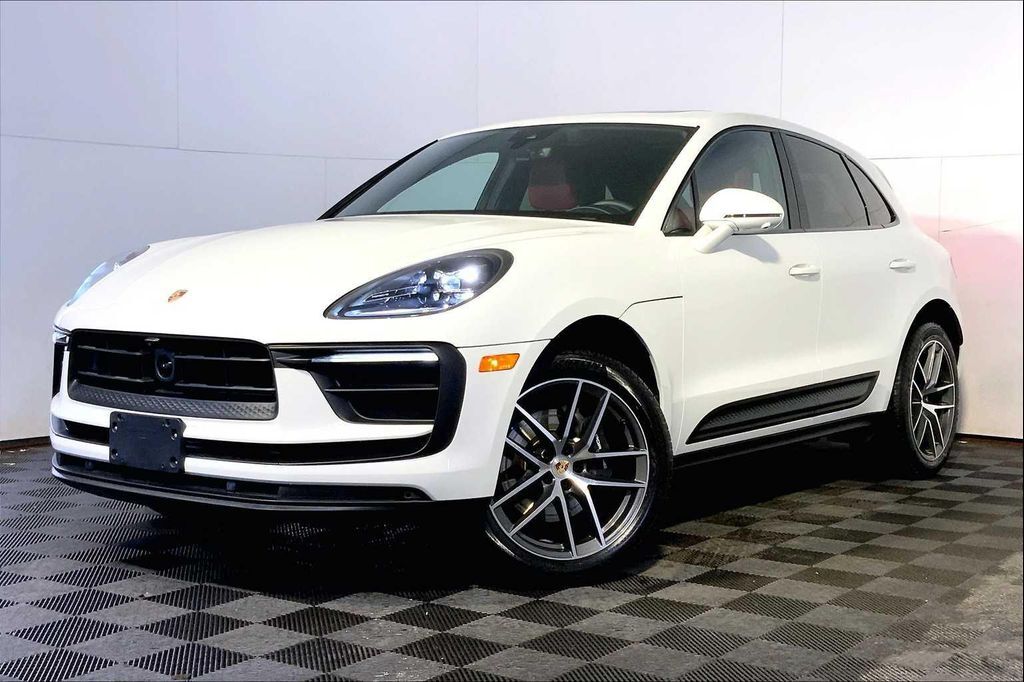 2024 PORSCHE Macan