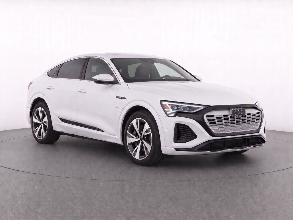 2024 AUDI Q8