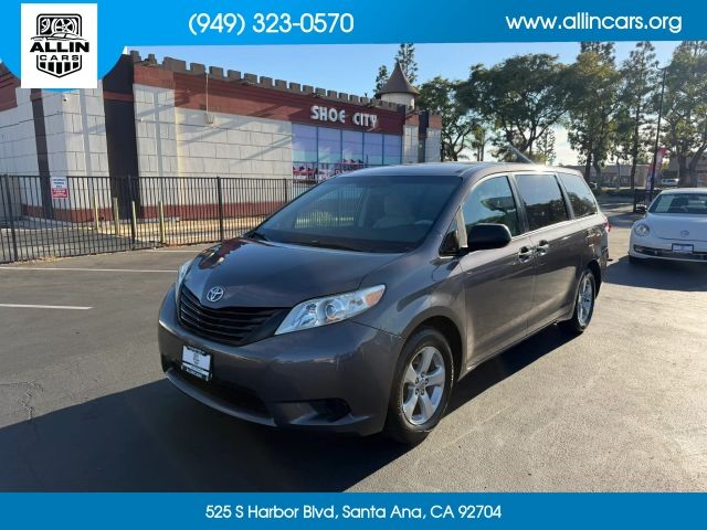 2012 TOYOTA Sienna