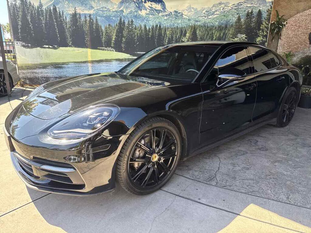 2018 PORSCHE Panamera
