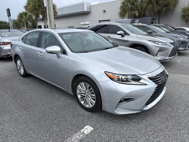 2017 LEXUS ES