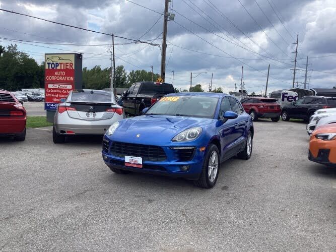 2017 PORSCHE Macan