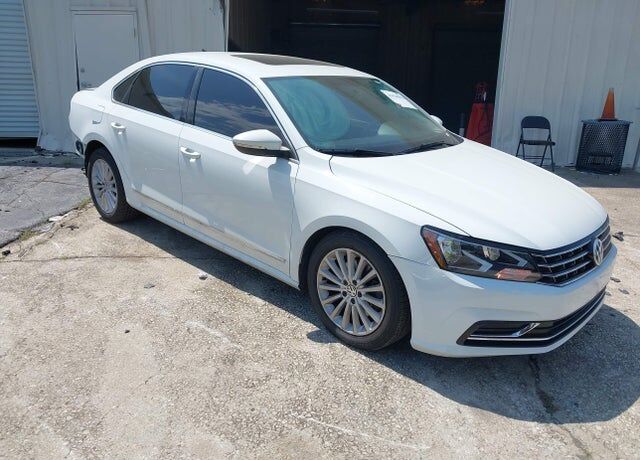2017 VOLKSWAGEN Passat