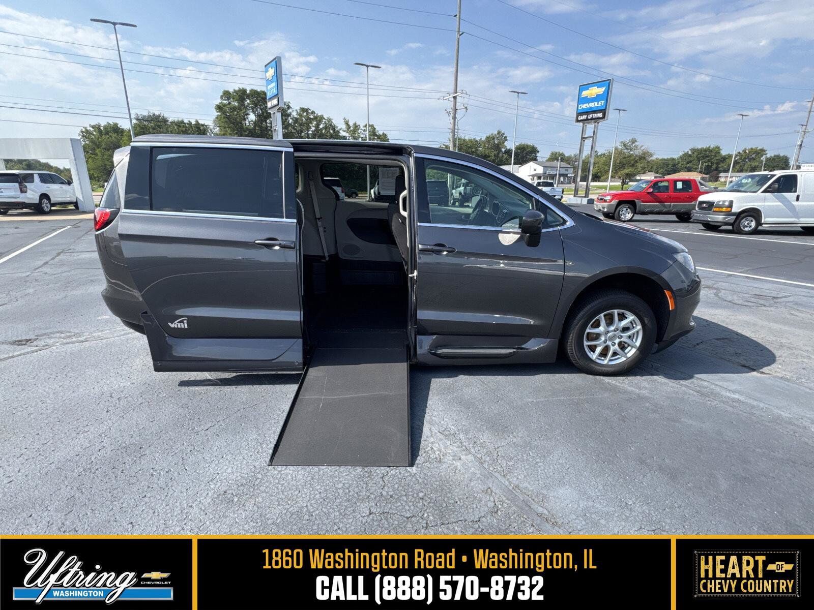 2022 CHRYSLER Voyager