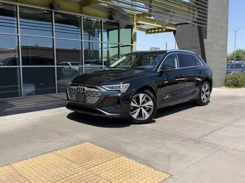 2024 AUDI Q8