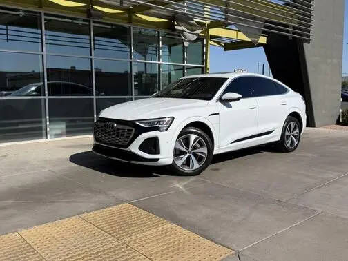 2024 AUDI Q8