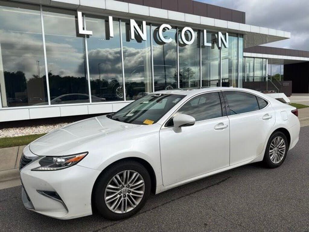 2017 LEXUS ES