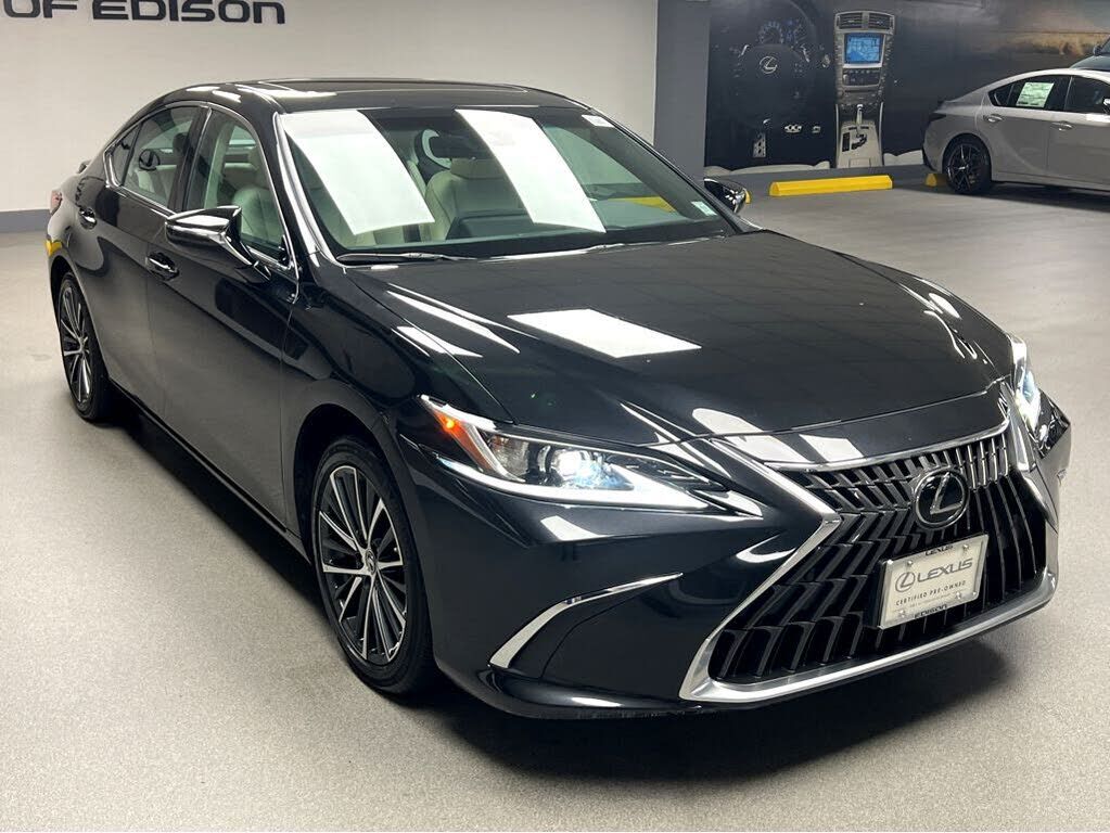 2025 LEXUS ES