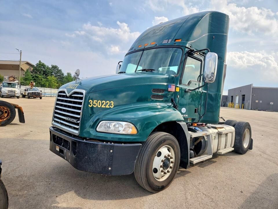 2016 MACK CXU