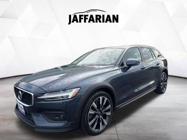 2021 VOLVO V60CC
