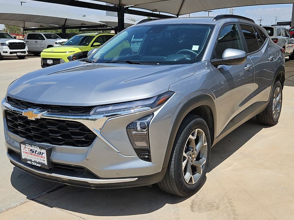 2025 CHEVROLET Trax
