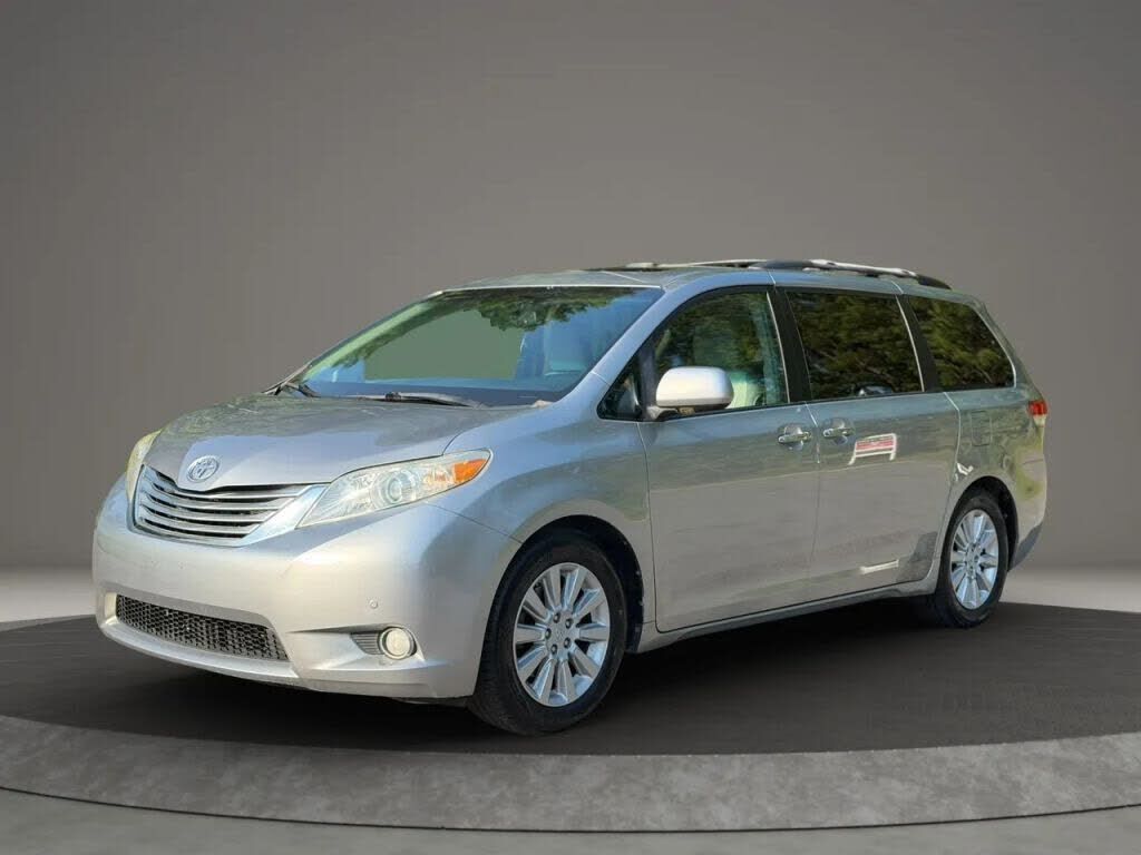 2011 TOYOTA Sienna