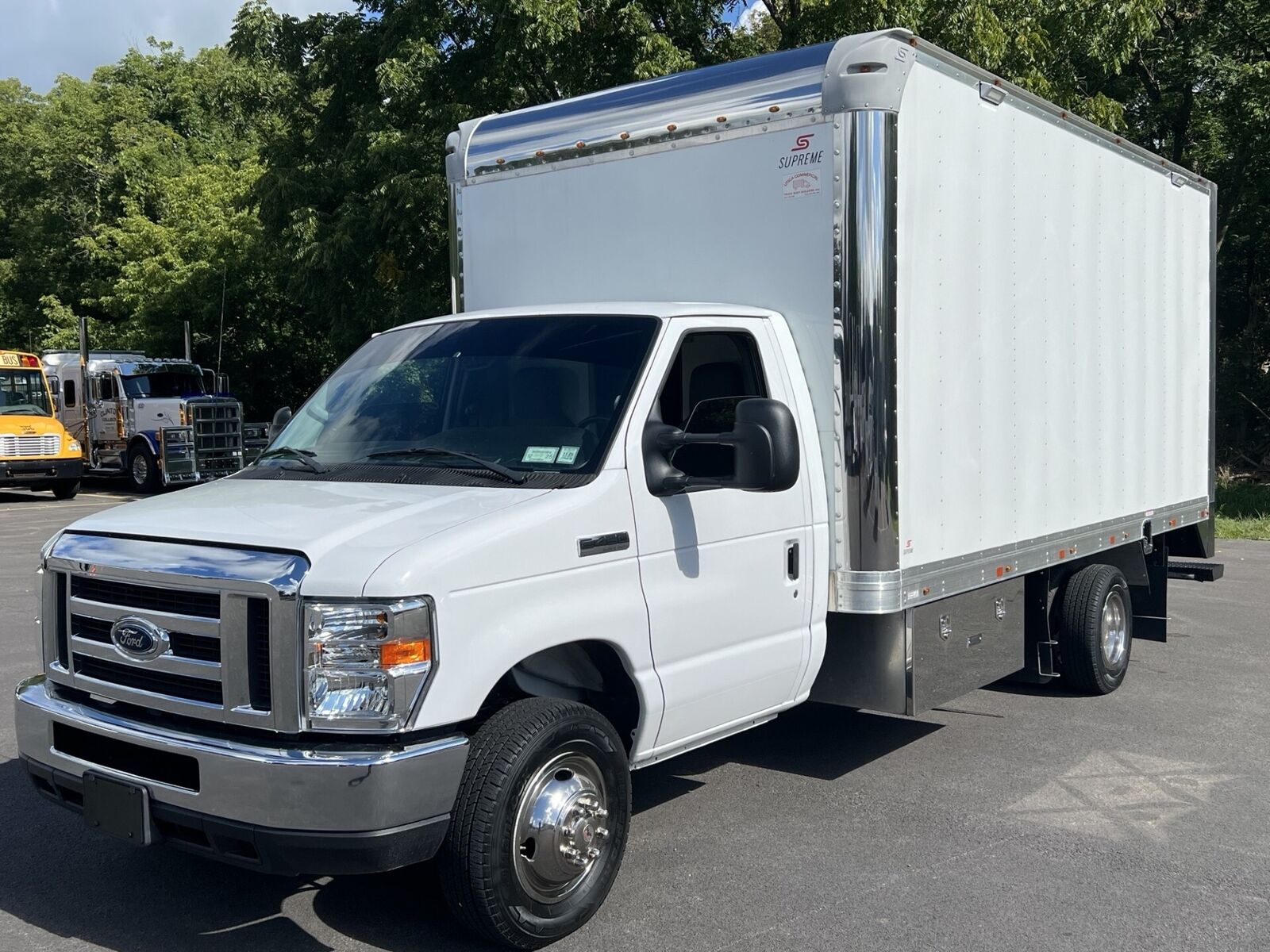 2019 FORD E-450