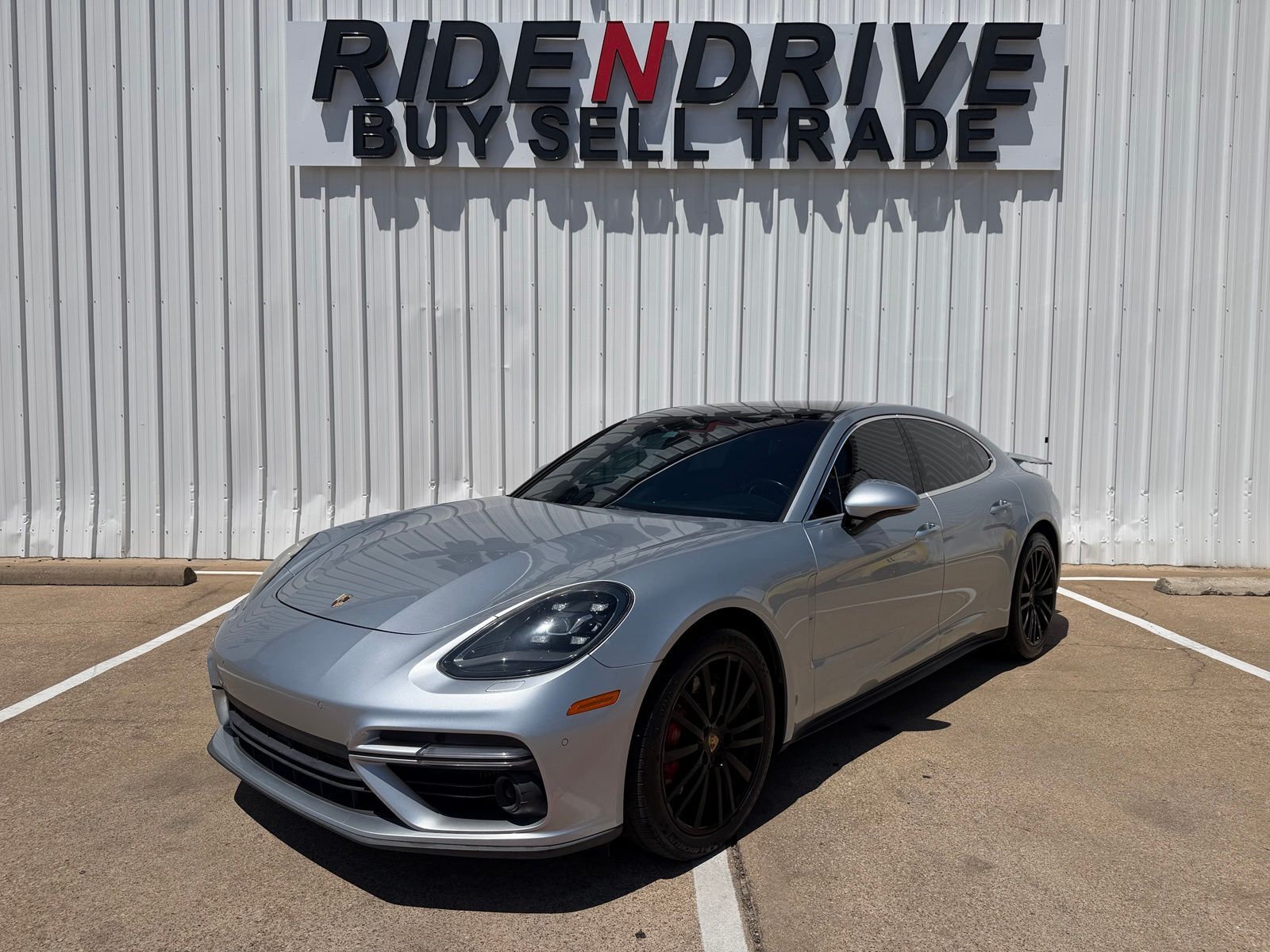 2017 PORSCHE Panamera
