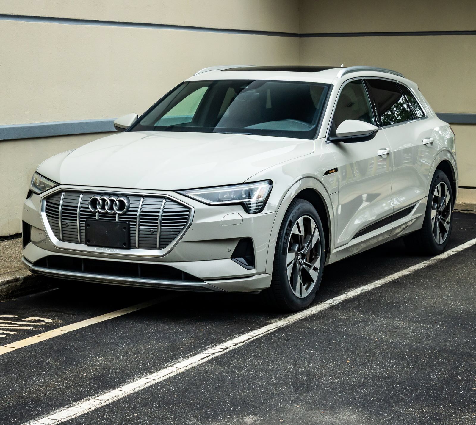 2022 AUDI e-tron