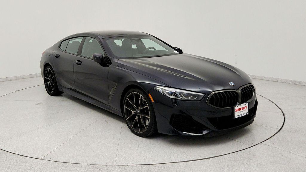 2022 BMW M8