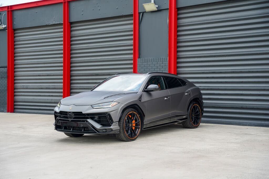 2023 LAMBORGHINI URUS