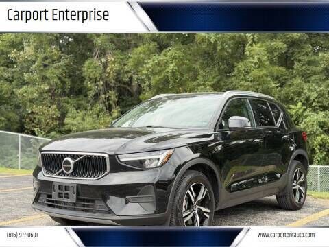 2023 VOLVO XC40