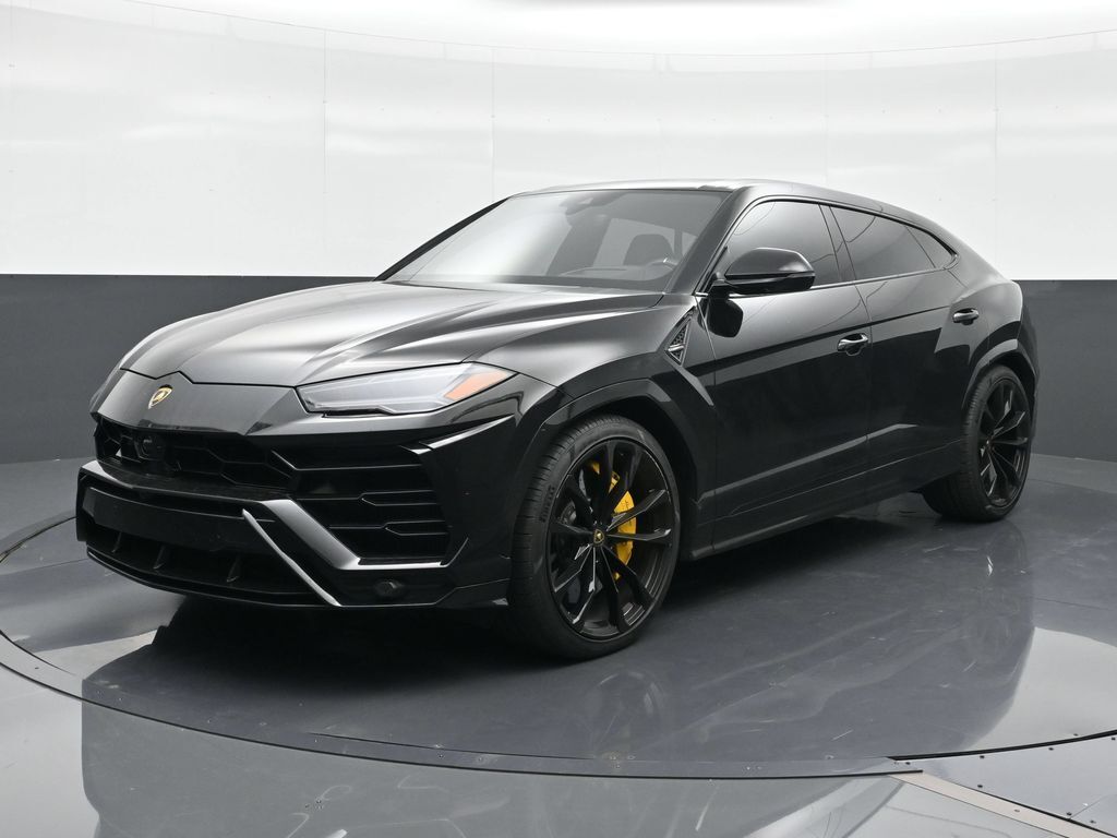 2022 LAMBORGHINI URUS