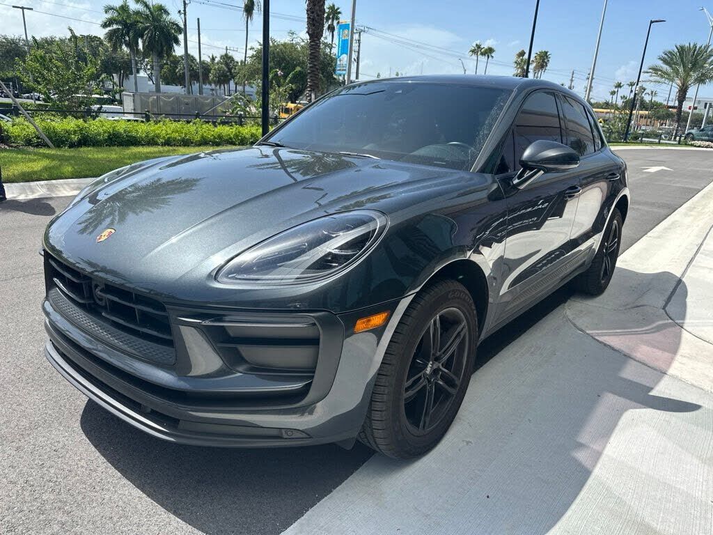 2024 PORSCHE Macan