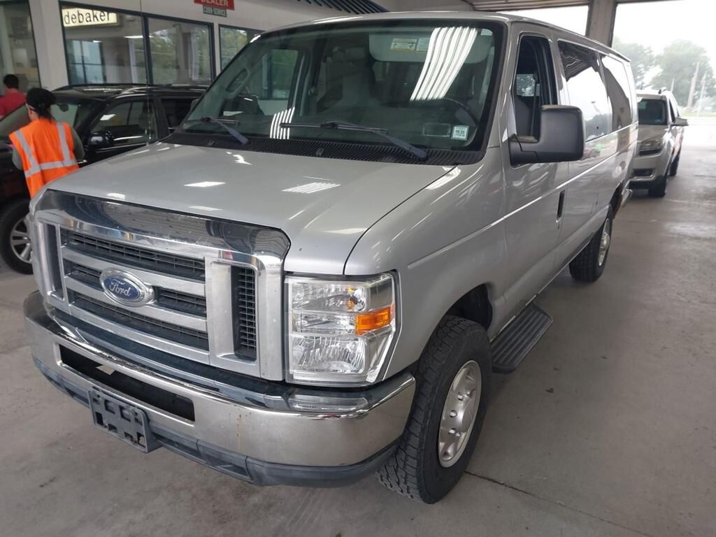 2011 FORD E-350
