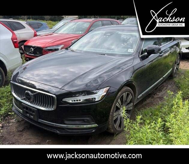2023 VOLVO S90